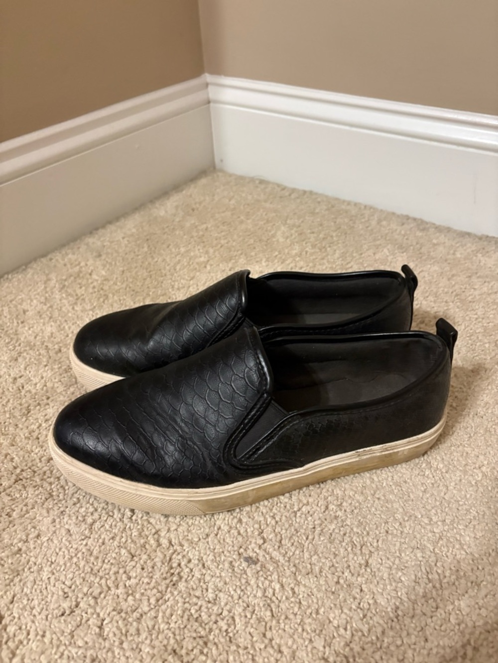 Women’s Aldo Black Slip-On Casual Sneakers Size 9